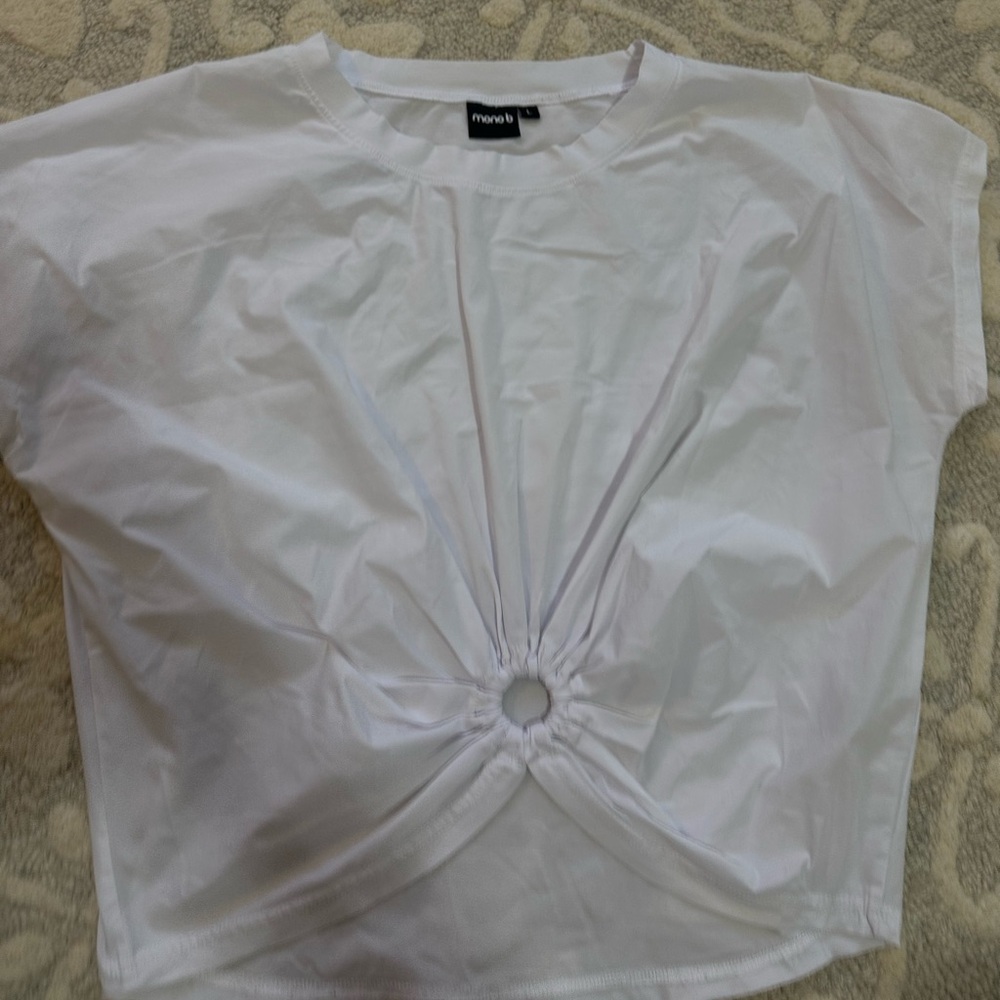 athletic work out crop top with detailing